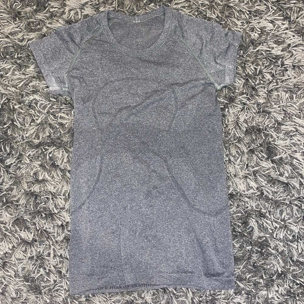 Gray lululemon tshirt. Size 6